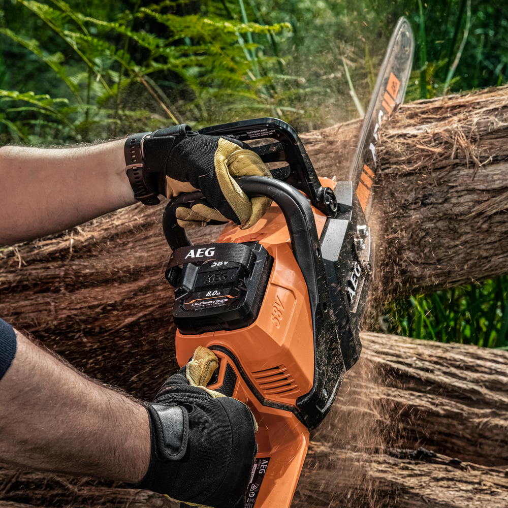 Aeg best sale battery chainsaw