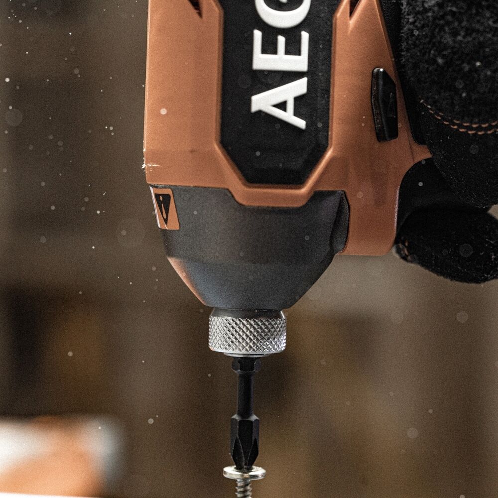 AEG 18V Brushless Sub Compact 4-Mode Impact Driver (A18SIDBL0) in action 