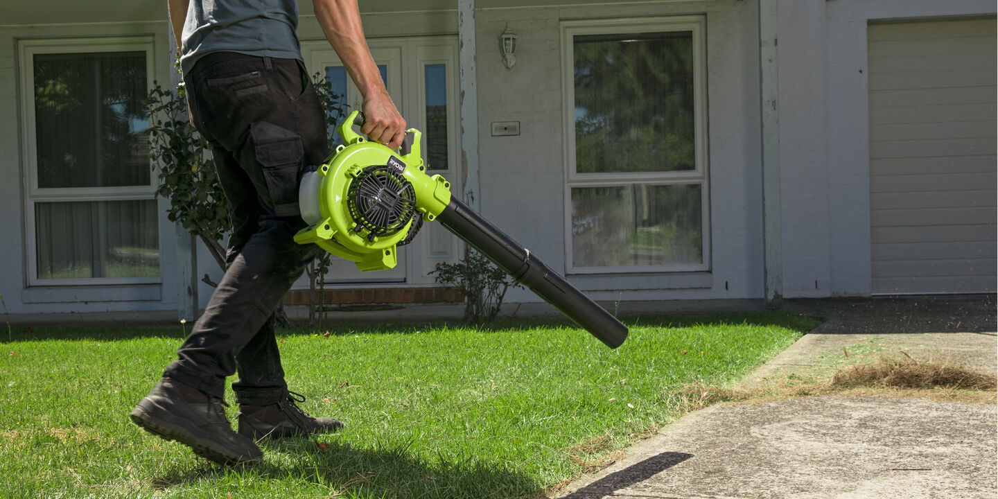 Ryobi petrol 2024 leaf blower